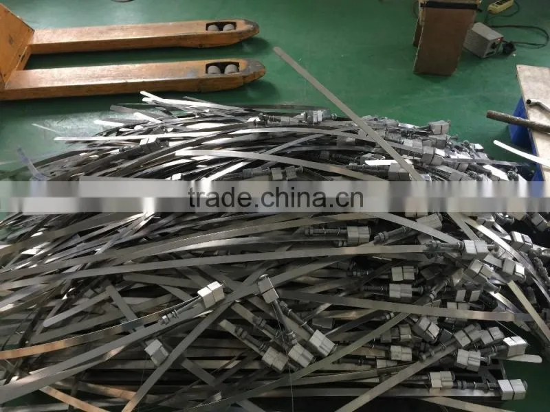 ADSS cable suspension clamp for pole