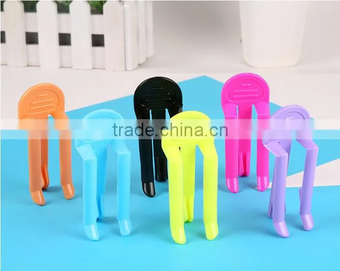 Plastic garbage bag non slip clip