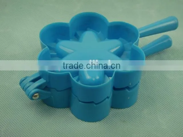 Plastic flower shape bread clip