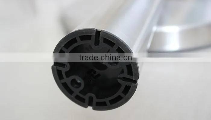 Retractable belt barrier movable in both outdoor and indoor