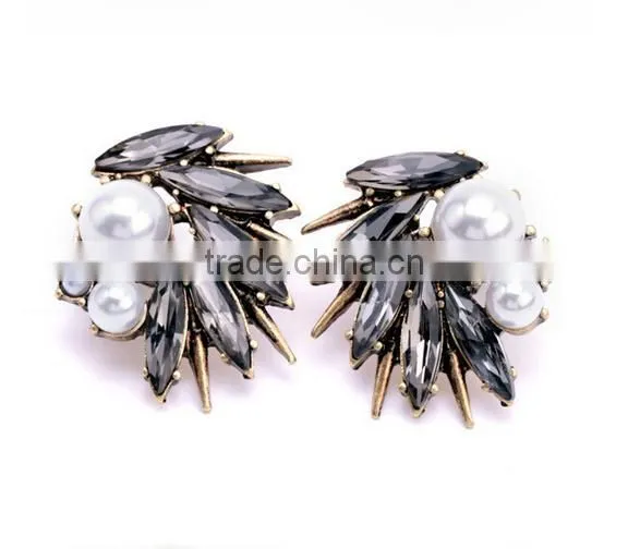 Fashion wholesale lady irregular imitation pearl diamond stud earrings