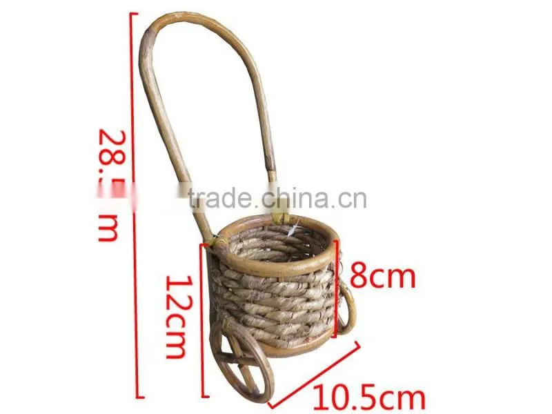 Beautiful decorate wheel cornhusk storage basket