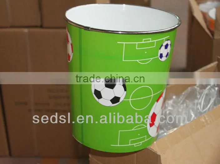 plastic trash can wastebasket for child's room
