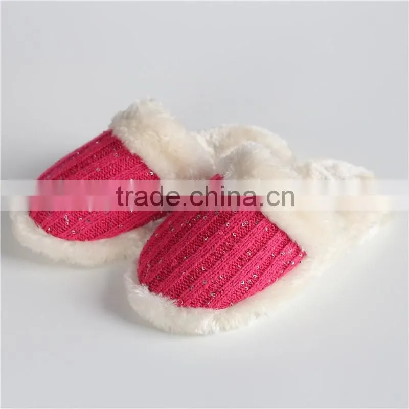 Woman knitted indoor slipper with sequins