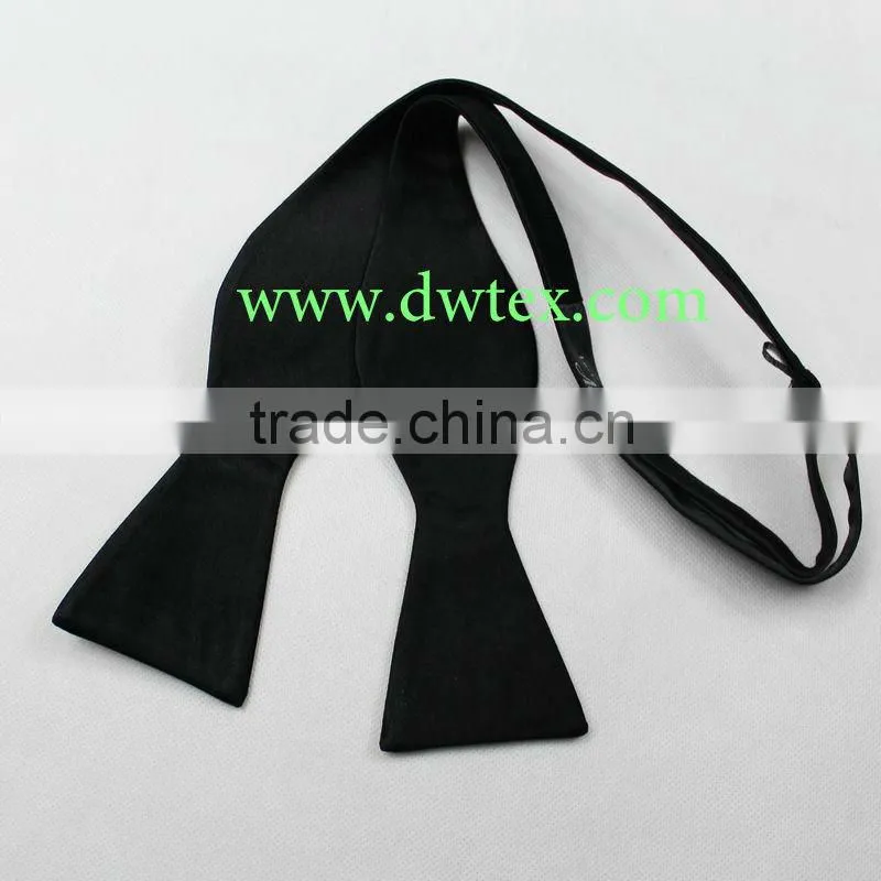 Self tie bow ties