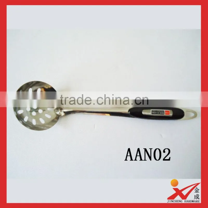 Factory wholesale stainless steel kitchen ware plastic hander big soup spoon