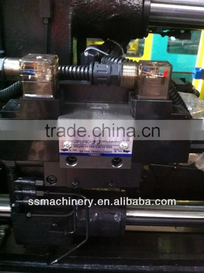 Small 50T injection moulding machine