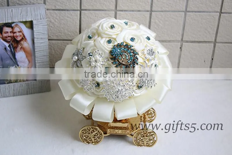 Elegant bridal bouquet with brooch
