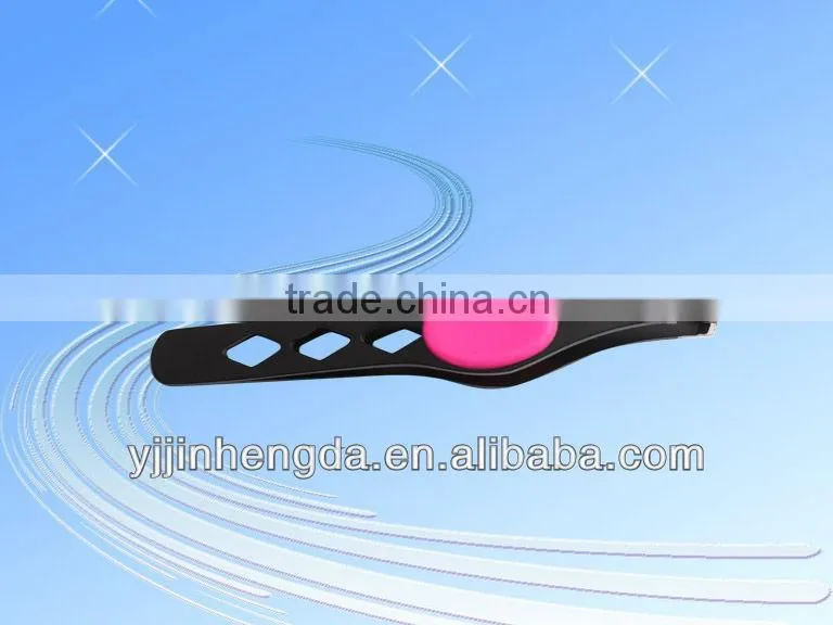 Paint coating eyebrow tweezers with silicon grip