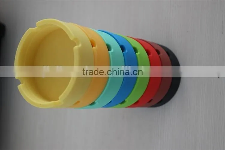 Silicone ashtray with lid