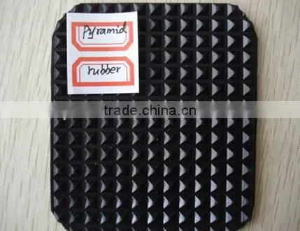Pyramid pattern anti slip rubber matting