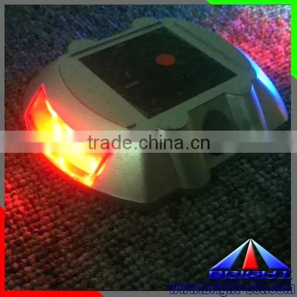 High quality flashing LED solar road marking studs,solar LED step light dark caution road stud
