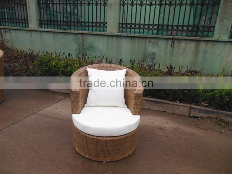 2015 OVAL WICKER COFFEE TABLE OUTSIDE