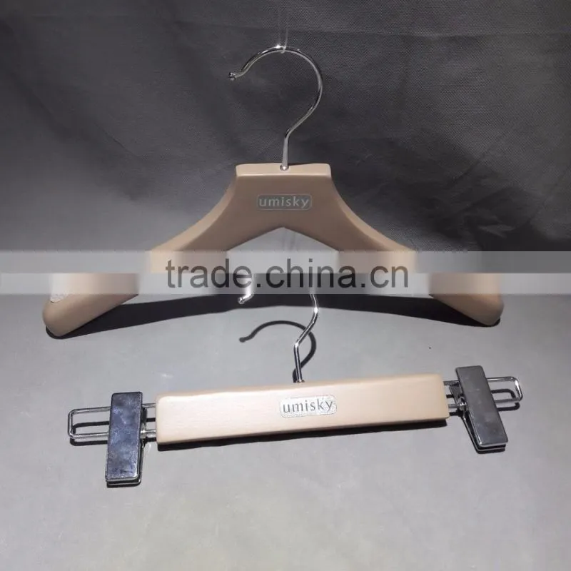 2016New china products wooden hangers for trousers with clips