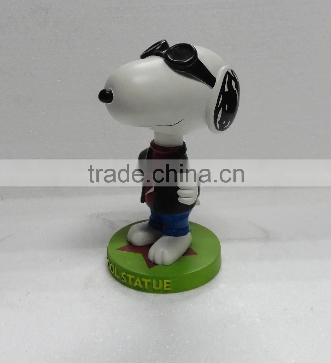 customized action lovely yellow snoopy statues figurine