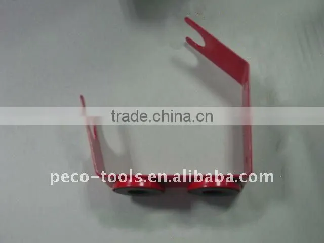 Portable magnetic spray gun holder