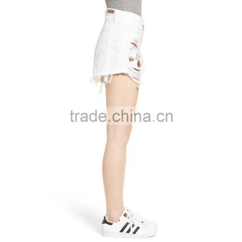 Embroidered Pocket Damaged Woman Denim Shorts