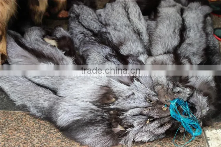Good Quality Natural Color Raw Silver Fox Fur Skin / Pelt For Garment