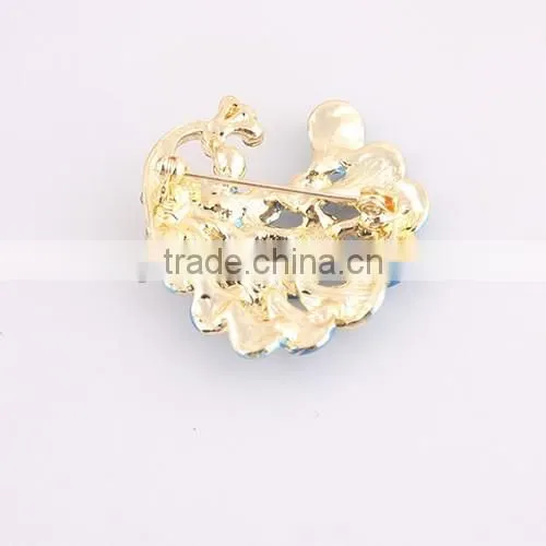 Wholesale clothing products Diamond Grade noble Peacock brooch