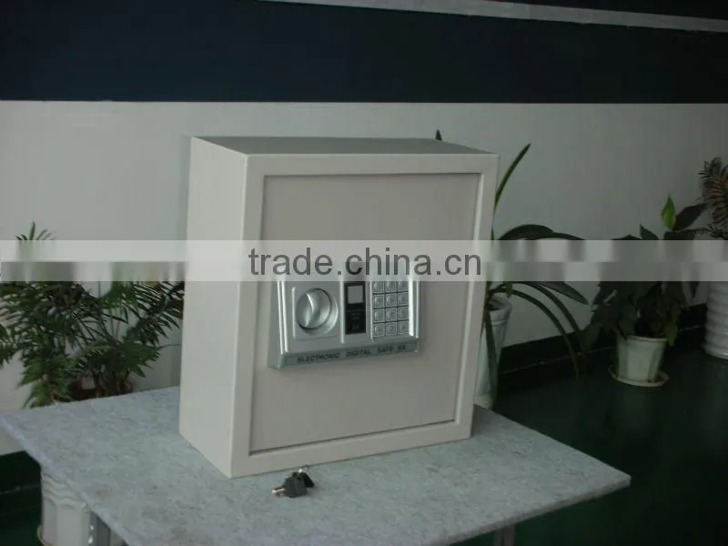 Electronic safe cabinet for many keys storage and management
