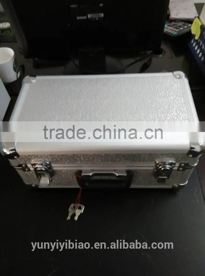 Medium and low pressure gauge calibration vacuum hand pump
