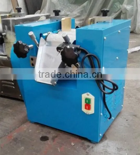 Mineral pigment grinding mill