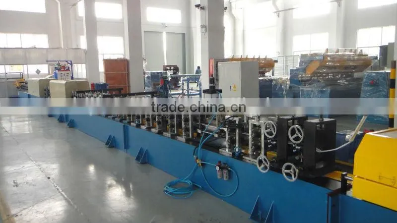 Roll forming machine of rolling shutter slats