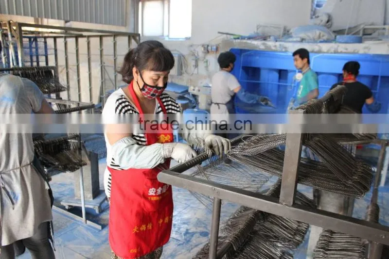 Plastic powder-coated wire hangers for simply laundry