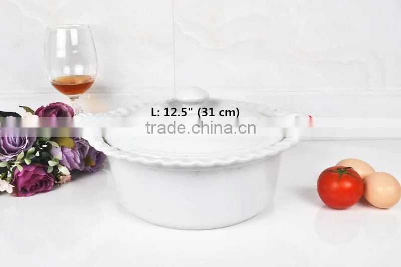 12.5" Round ceramic bakeware with lid