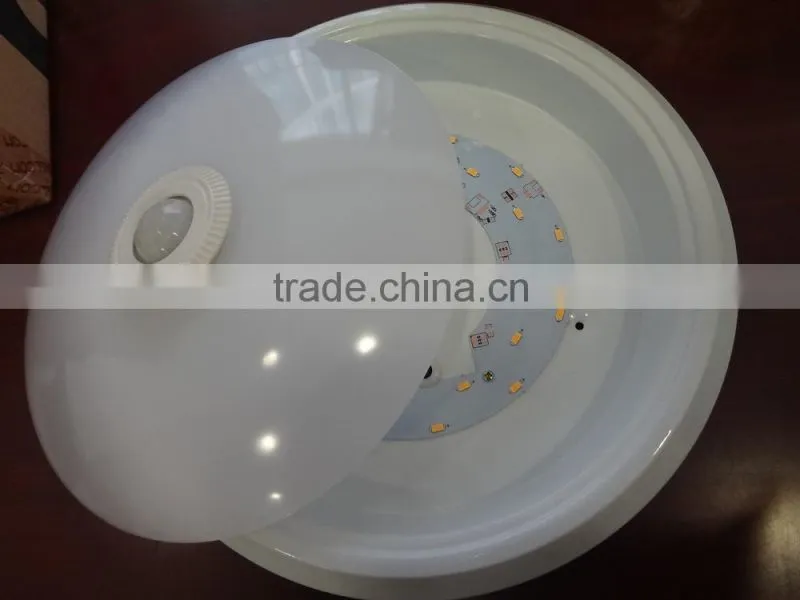 180 degree PIR motion sensor lamp with a light sensor