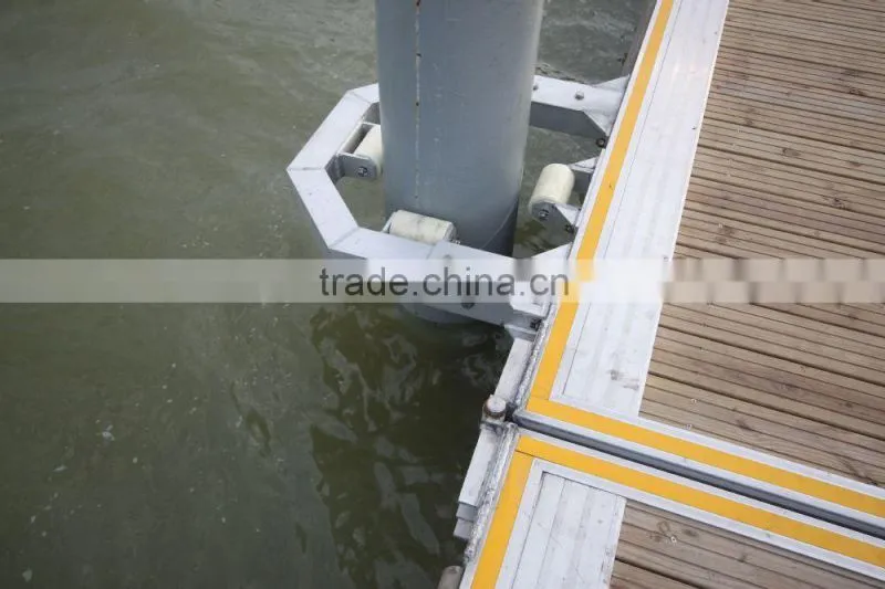 Floating dock used pile guides device