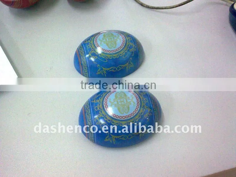 gift tin with ball shape