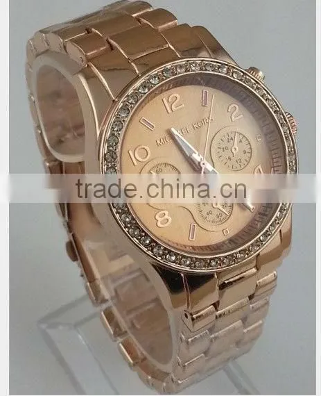 new fashion quartz wrist watch