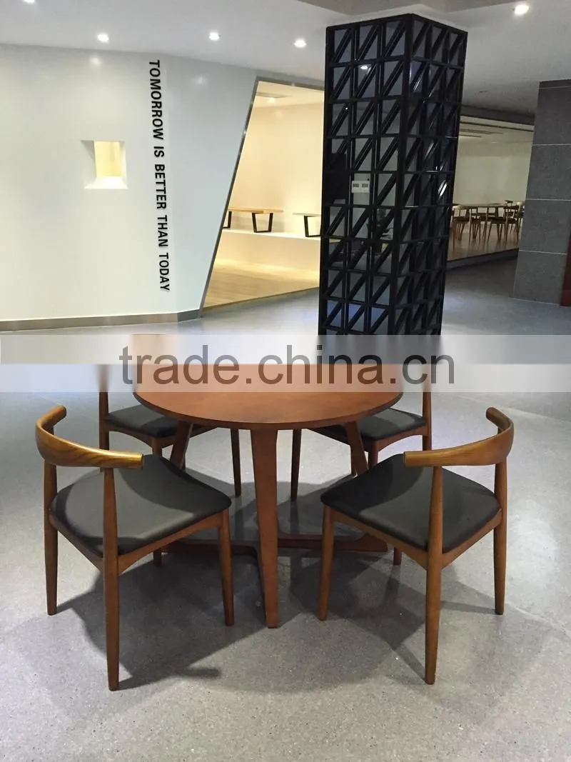 round Solid wood table