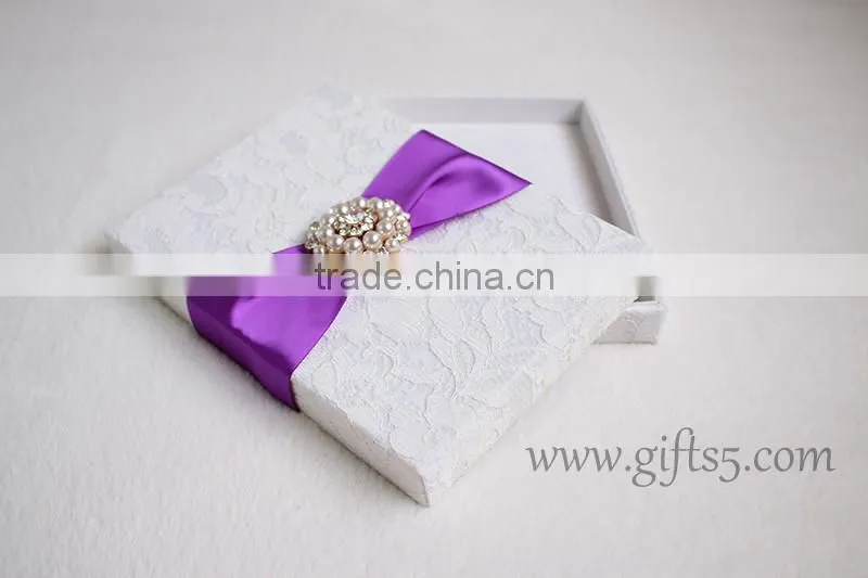 New Design Custom fashion New high quality wedding invitation silk boxes with brooch