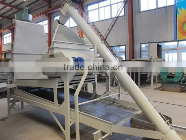 Automatic edible seeds de-hulling machine