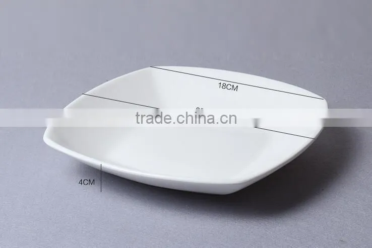 Customized white ceramic kitchen plates and bowls set