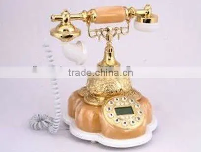 Pretty Resin Antique Old Style Telephone