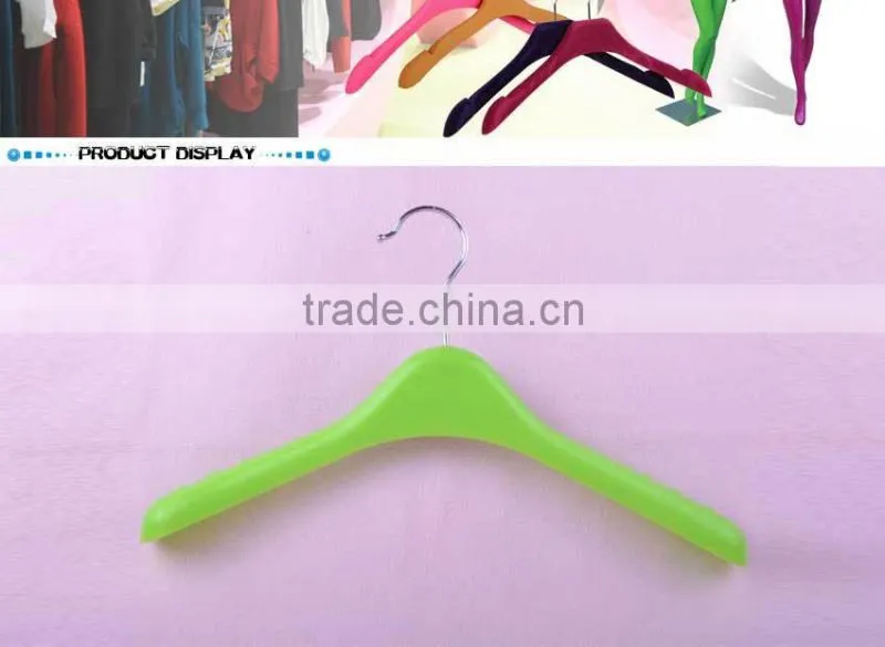 Eco friendly cheap plastic garment children hangers