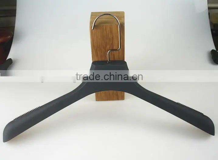 IMY-529 black jacket rubber hangers for wholesale