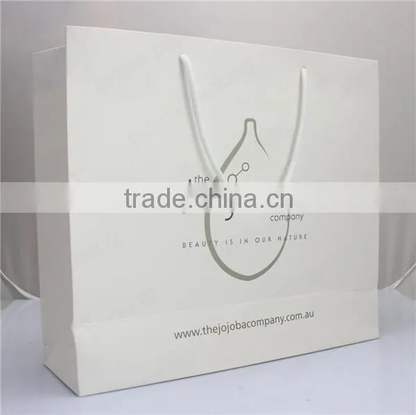 Wholesale Eco-friendly luxury black paper handbag of new design for gift