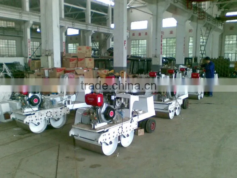 Small vibratory road roller,walking behaind road roller