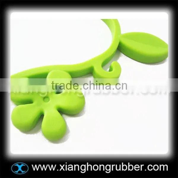 Latest design fashion heart shape silicone placemat and table mat