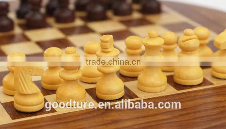 Mini Round Box Magnetic Wooden Chess Set