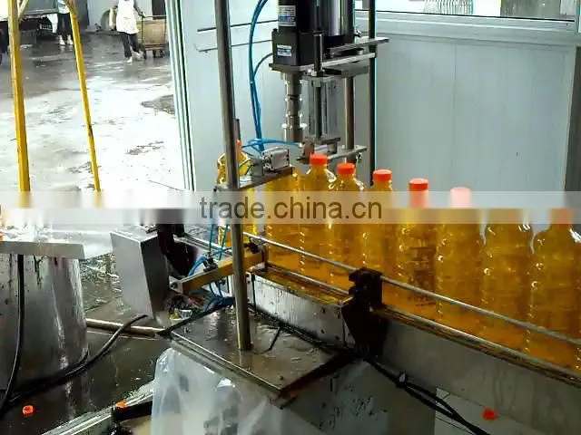 Tartar sauce bottle pressing cap machine