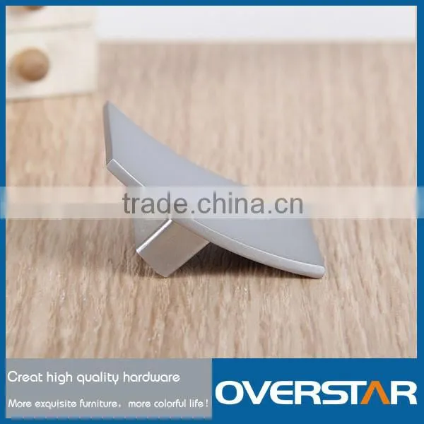 Zinc Alloy Decorative Curved Bedroom Furniture Hardware Drawer Knobs