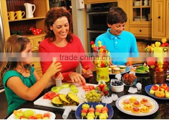 New Fashion Creative Kitchen Vegetable Fruit Plastic Fruit Shape Cutter Slicer Food Decorator Fruit Cutter SV018524