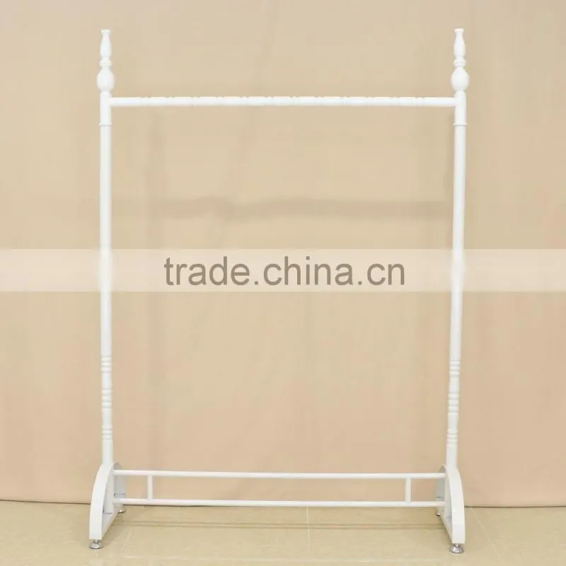 QD-F154 Elegant metal floor standing clothes exhibition display rack
