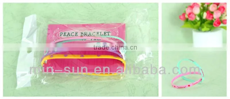 2014 debossed 100% silicone bracelets wristbands