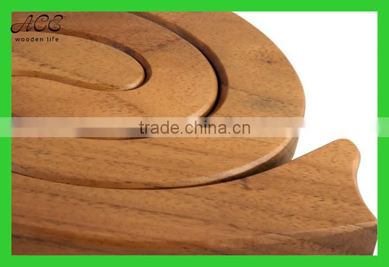 Snake shape hot wooden trivet